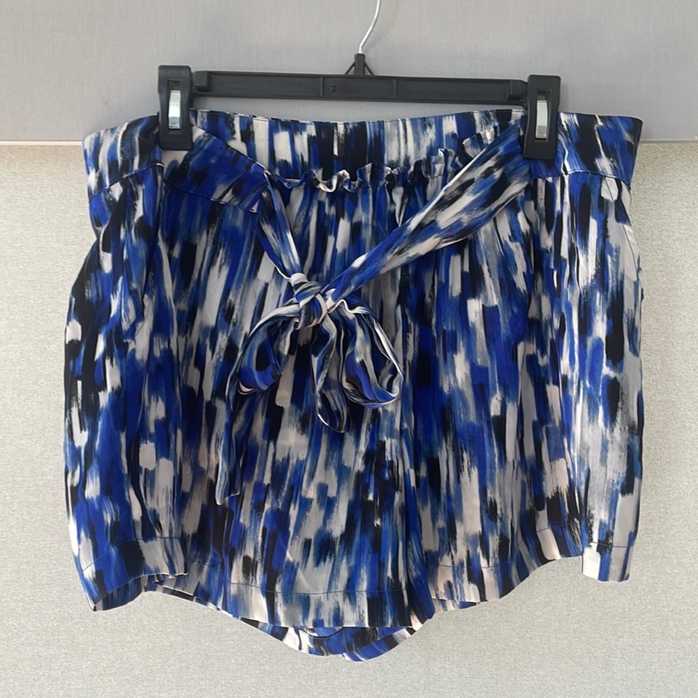 Cute elastic waistband flow-y shorts
